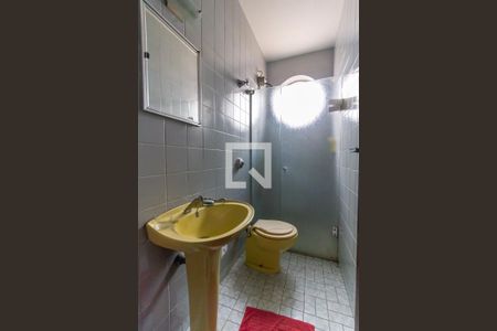 Casa à venda com 401m², 5 quartos e 8 vagas Casa à venda com 401m², 5 quartos e 8 vagasBanheiro Social 2