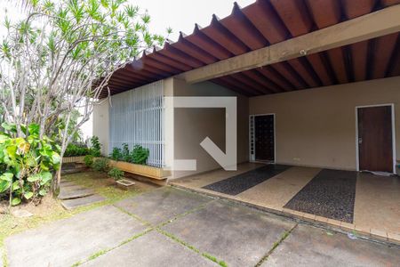 Casa à venda com 401m², 5 quartos e 8 vagas Casa à venda com 401m², 5 quartos e 8 vagasGaragem