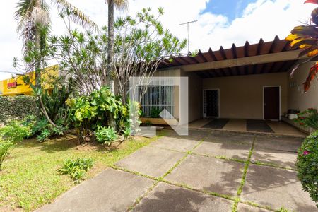 Casa à venda com 401m², 5 quartos e 8 vagas Casa à venda com 401m², 5 quartos e 8 vagasGaragem
