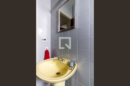 Casa à venda com 401m², 5 quartos e 8 vagas Casa à venda com 401m², 5 quartos e 8 vagasBanheiro Social 2