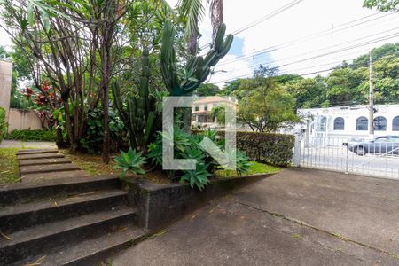 Casa à venda com 401m², 5 quartos e 8 vagas Casa à venda com 401m², 5 quartos e 8 vagasGaragem