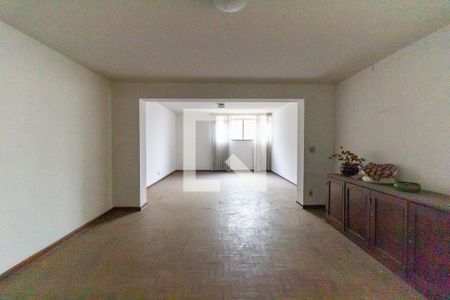 Casa à venda com 401m², 5 quartos e 8 vagas Casa à venda com 401m², 5 quartos e 8 vagasSalão de Festas