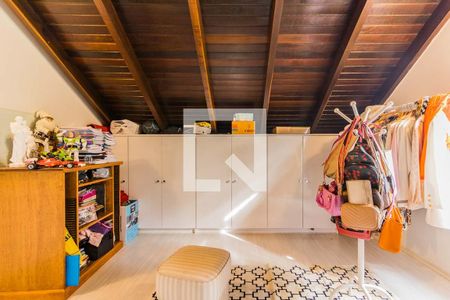 Casa à venda com 296m², 4 quartos e 2 vagasCloset