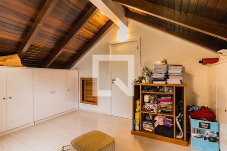 Casa à venda com 296m², 4 quartos e 2 vagasCloset