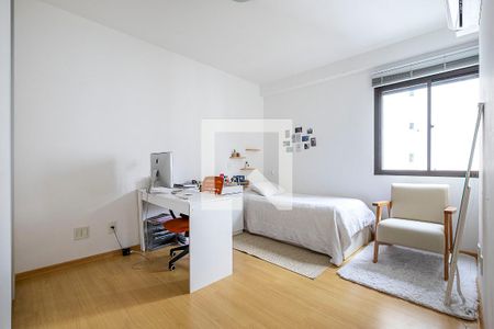Apartamento à venda com 185m², 4 quartos e 3 vagasQuarto 4