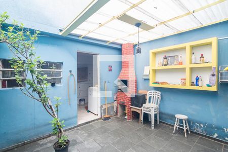 Casa à venda com 70m², 2 quartos e 2 vagasQuintal