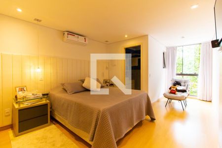 Casa à venda com 150m², 4 quartos e 8 vagasSuíte