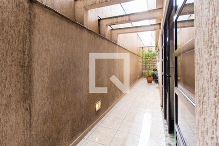 Casa à venda com 150m², 4 quartos e 8 vagasCorredor Lateral