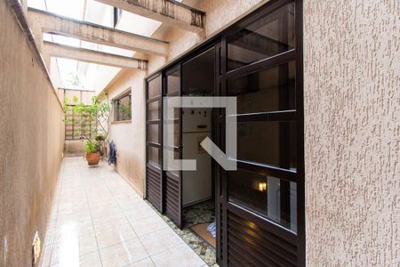 Casa à venda com 150m², 4 quartos e 8 vagasCorredor Lateral