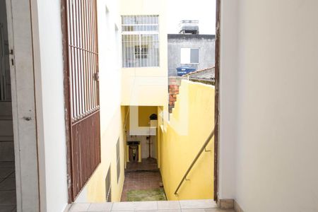 Casa à venda com 242m², 4 quartos e 2 vagas Casa à venda com 242m², 4 quartos e 2 vagasEscada Casa 2