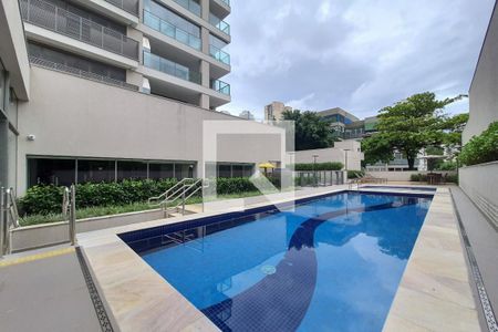 Apartamento à venda com 255m², 4 quartos e 4 vagas Apartamento à venda com 255m², 4 quartos e 4 vagasÁrea comum - Piscina