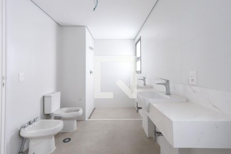 Apartamento à venda com 255m², 4 quartos e 4 vagas Apartamento à venda com 255m², 4 quartos e 4 vagasBanheiro da Suíte 4