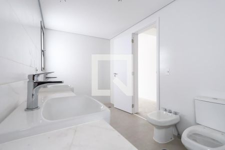 Apartamento à venda com 255m², 4 quartos e 4 vagas Apartamento à venda com 255m², 4 quartos e 4 vagasBanheiro da Suíte 4