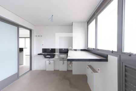 Apartamento à venda com 255m², 4 quartos e 4 vagas Apartamento à venda com 255m², 4 quartos e 4 vagasLavanderia