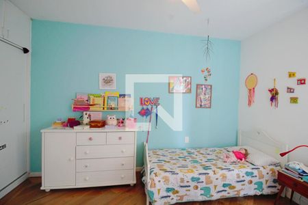Casa à venda com 330m², 3 quartos e 3 vagas Casa à venda com 330m², 3 quartos e 3 vagasQuarto 2