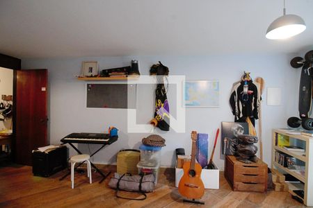Casa à venda com 330m², 3 quartos e 3 vagas Casa à venda com 330m², 3 quartos e 3 vagasEscritório