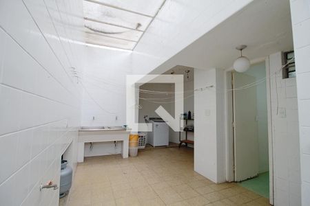 Casa à venda com 330m², 3 quartos e 3 vagas Casa à venda com 330m², 3 quartos e 3 vagasÁrea de Serviço
