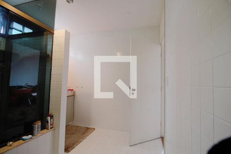 Casa à venda com 330m², 3 quartos e 3 vagas Casa à venda com 330m², 3 quartos e 3 vagasBanheiro da Suíte
