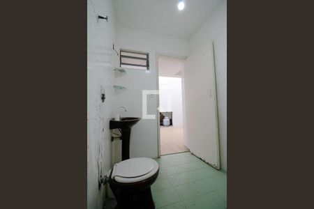 Casa à venda com 330m², 3 quartos e 3 vagas Casa à venda com 330m², 3 quartos e 3 vagasBanheiro de serviço