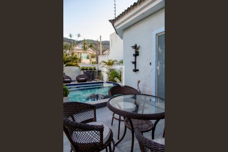 Casa de condomínio à venda com 350m², 3 quartos e 1 vaga Casa de condomínio à venda com 350m², 3 quartos e 1 vagaVaranda