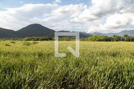 Casa de condomínio à venda com 350m², 3 quartos e 1 vaga Casa de condomínio à venda com 350m², 3 quartos e 1 vagaVista da suíte 1