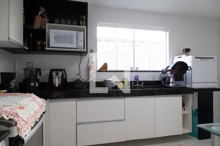 Casa de condomínio à venda com 350m², 3 quartos e 1 vaga Casa de condomínio à venda com 350m², 3 quartos e 1 vagaCozinha