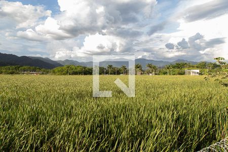 Casa de condomínio à venda com 350m², 3 quartos e 1 vaga Casa de condomínio à venda com 350m², 3 quartos e 1 vagaVista da suíte 1