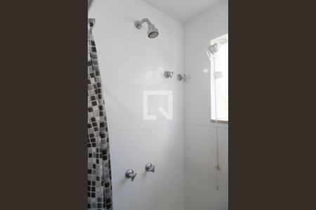 Casa de condomínio à venda com 350m², 3 quartos e 1 vaga Casa de condomínio à venda com 350m², 3 quartos e 1 vagaBanheiro da suíte 2