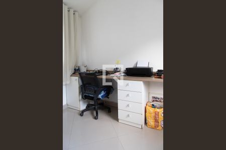 Casa de condomínio à venda com 350m², 3 quartos e 1 vaga Casa de condomínio à venda com 350m², 3 quartos e 1 vagaEscritório da suíte 3