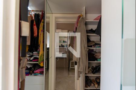 Casa à venda com 170m², 3 quartos e 7 vagasSuíte - Closet