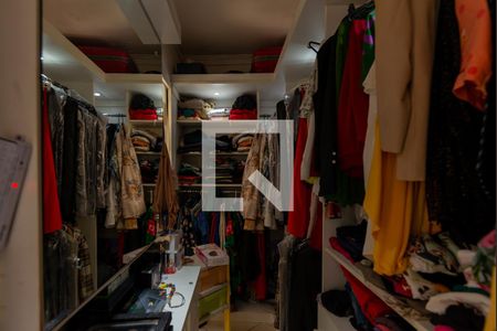 Casa à venda com 170m², 3 quartos e 7 vagasSuíte - Closet