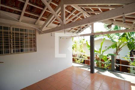 Casa à venda com 137m², 2 quartos e 2 vagas Casa à venda com 137m², 2 quartos e 2 vagasVaranda