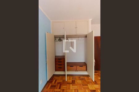 Casa à venda com 137m², 2 quartos e 2 vagas Casa à venda com 137m², 2 quartos e 2 vagasQuarto 01 - Armário