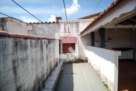 Casa à venda com 137m², 2 quartos e 2 vagas Casa à venda com 137m², 2 quartos e 2 vagasChurrasqueira