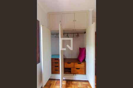 Casa à venda com 137m², 2 quartos e 2 vagas Casa à venda com 137m², 2 quartos e 2 vagasQuarto 02 - Armário