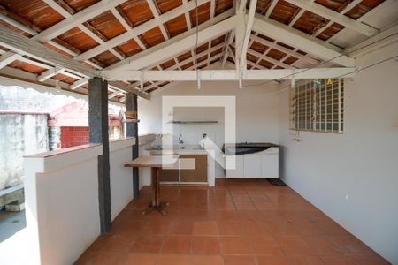 Casa à venda com 137m², 2 quartos e 2 vagas Casa à venda com 137m², 2 quartos e 2 vagasVaranda