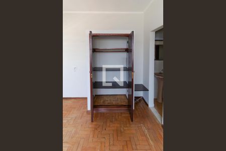 Casa à venda com 137m², 2 quartos e 2 vagas Casa à venda com 137m², 2 quartos e 2 vagasSuíte (Edícula) - Armário