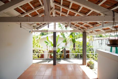 Casa à venda com 137m², 2 quartos e 2 vagas Casa à venda com 137m², 2 quartos e 2 vagasVaranda