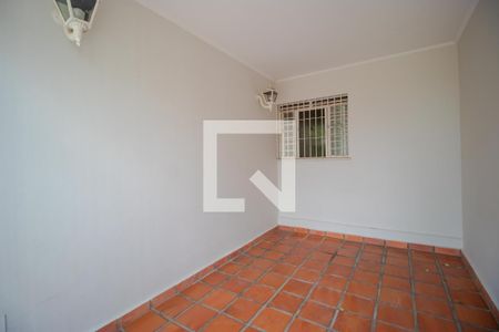 Casa à venda com 137m², 2 quartos e 2 vagas Casa à venda com 137m², 2 quartos e 2 vagasGaragem