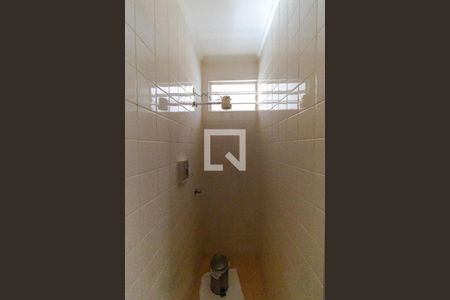 Casa à venda com 137m², 2 quartos e 2 vagas Casa à venda com 137m², 2 quartos e 2 vagasBanheiro da Suíte (Edícula)