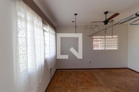 Casa à venda com 137m², 2 quartos e 2 vagas Casa à venda com 137m², 2 quartos e 2 vagasSuíte (Edícula)