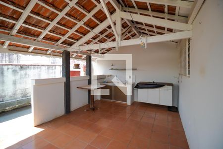 Casa à venda com 137m², 2 quartos e 2 vagas Casa à venda com 137m², 2 quartos e 2 vagasVaranda