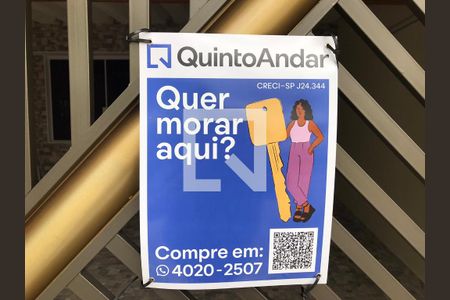 Casa à venda com 130m², 3 quartos e 2 vagas Casa à venda com 130m², 3 quartos e 2 vagasFachada