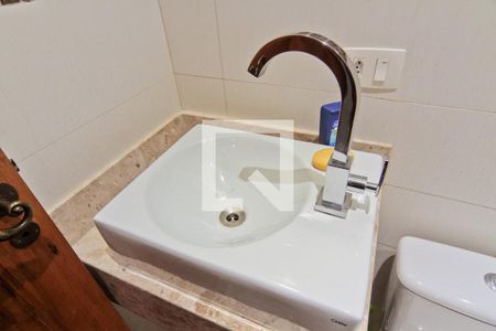 Casa de condomínio à venda com 396m², 4 quartos e 4 vagas Casa de condomínio à venda com 396m², 4 quartos e 4 vagasBanheiro de Serviço