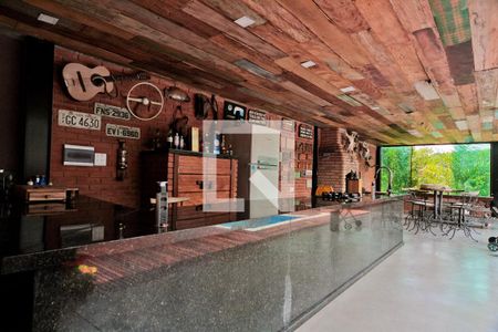 Casa de condomínio à venda com 396m², 4 quartos e 4 vagas Casa de condomínio à venda com 396m², 4 quartos e 4 vagasÁrea Externa