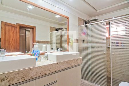 Casa de condomínio à venda com 396m², 4 quartos e 4 vagas Casa de condomínio à venda com 396m², 4 quartos e 4 vagasBanheiro da Suíte 3