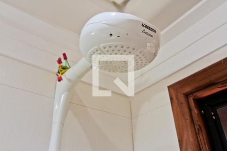 Casa de condomínio à venda com 396m², 4 quartos e 4 vagas Casa de condomínio à venda com 396m², 4 quartos e 4 vagasBanheiro de Serviço