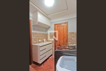 Casa de condomínio à venda com 396m², 4 quartos e 4 vagas Casa de condomínio à venda com 396m², 4 quartos e 4 vagasÁrea de Serviço