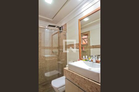 Casa de condomínio à venda com 396m², 4 quartos e 4 vagas Casa de condomínio à venda com 396m², 4 quartos e 4 vagasBanheiro da Suíte 1