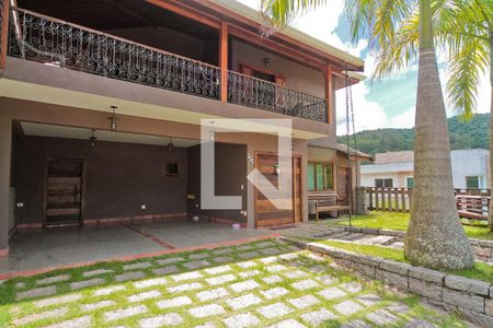 Casa de condomínio à venda com 396m², 4 quartos e 4 vagas Casa de condomínio à venda com 396m², 4 quartos e 4 vagasÁrea Externa